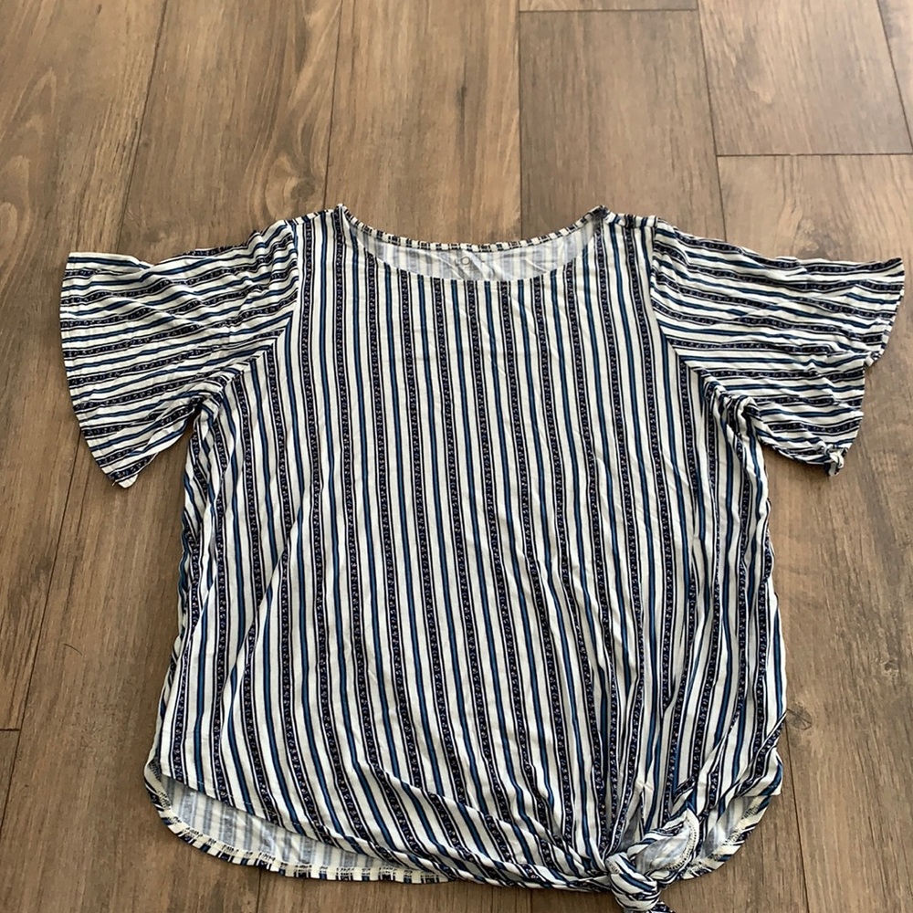 Loft M flower-striped soft flowy shirt with flaired sleeves and tie bottom